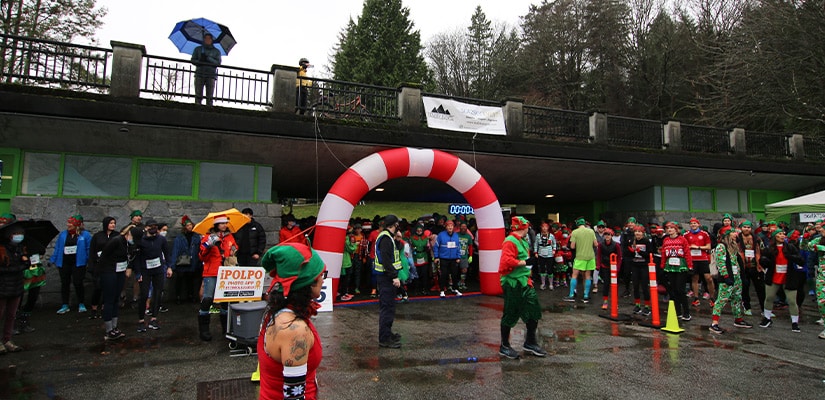 Big Elf Run Starting Line and Participants